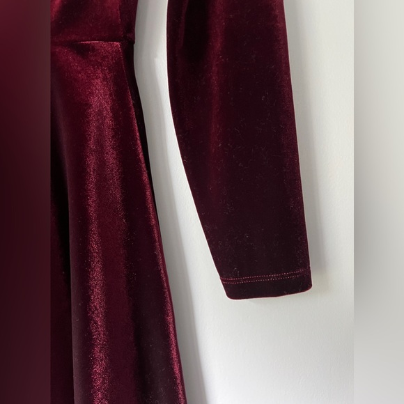 American Apparel Deep V Velvet Skater Dress in Burgundy, Size Medium - Picture 4 of 4